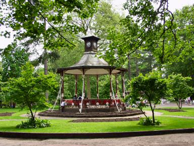 Picture of the bandstand in Swindon Town Gardens