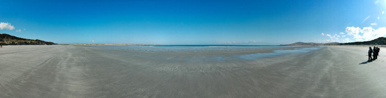 Picture of a panoramic view over a wide beach (Traigh Baile Aonghais on the Isle of Islay)