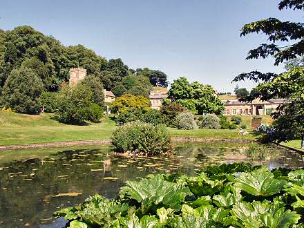 Picture of the water garden and Dyrham House