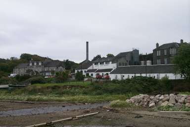 Picture of a small village with a hotel and distillery