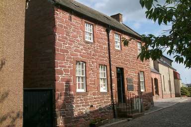 Picture of an old red brick house, home to Robert Burns in the 18th century