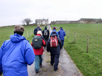 Picture of walkers approaching Kinnabus Farm