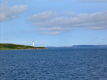 Picture of Ruvaal lighthouse with the Isle of Colonsay in the background