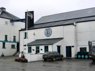 Picture of the yard of Bruichladdich distillery