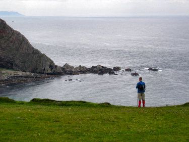 Picture of Armin standing on the cliffs overlooking Port nan Gallan
