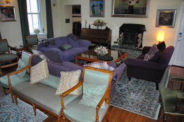 Picture of a room with settees and chairs