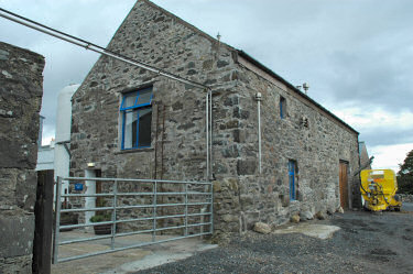 Picture of an old stone farm building converted to a stillhouse