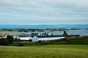 Picture of a distillery on the shore in the late afternoon sun