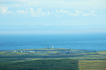 Picture of a lighthouse seen from the top of a hill