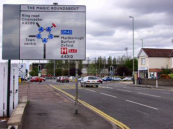 Picture of the sign and roundabout