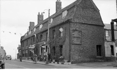 Picture of the Goddard Arms Hotel in Swindon in the 1940s