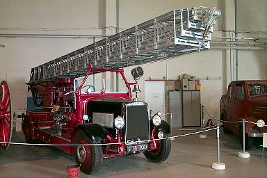 Leyland-Metz turntable ladder from 1936