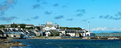 Picture of the coastal village of Bowmore